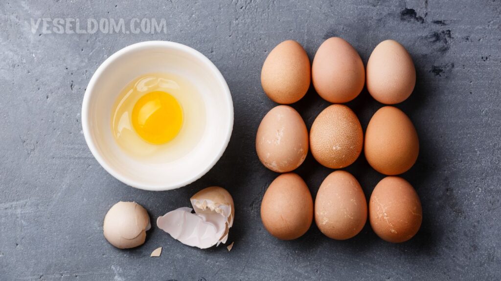 How do guinea fowl eggs differ from chicken eggs